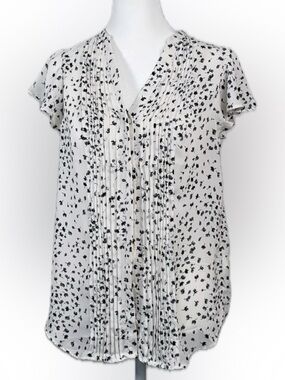 H&M Black & Ivory Floral Print Pintuck V-Neck Blouse, Flutter Sleeves, Size 6